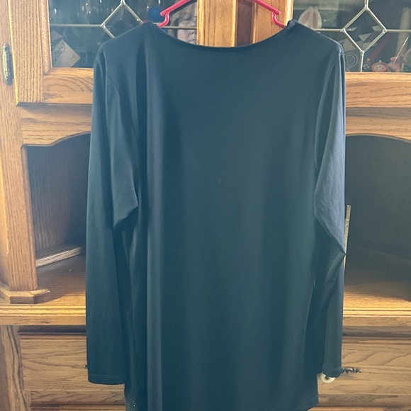 CJ Banks black polyester spandex LS asymmetrical rhinestone hem top EUC size X - Picture 4 of 5
